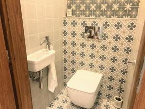 ATTIC APARTMENT on WATERFRONT VIEW NETFLIX