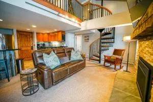 Bear Claw 402 - Ski-in Ski-out Condo! - Hebron