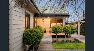 The Weeping Elm - Large and Spacious - Wodonga