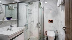 SEVEN ROSES APART HOTEL