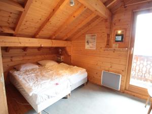 Chalets Chalet Les Carroz d'Araches, 4 pieces, 8 personnes - FR-1-572-243 : photos des chambres