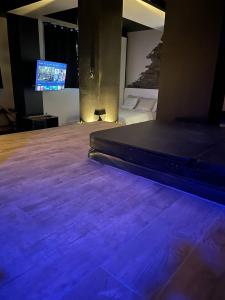 Love hotels La suite Grenoble spa jacuzzi et sauna privatif : photos des chambres