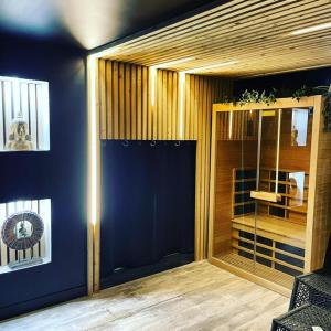 Love hotels La suite Grenoble spa jacuzzi et sauna privatif : photos des chambres