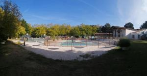 Campings Camping Les Maraises : photos des chambres