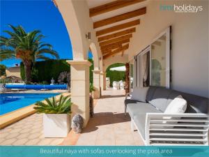 Villa Eliana by HMR Holidays