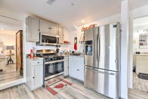 Hilltop Hideaway Branson Home with Trampoline!