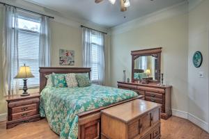 Charming Anderson Villa with Screened Porch!