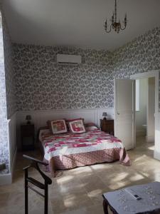 B&B / Chambres d'hotes CHATEAU DE CHAVANNES : photos des chambres