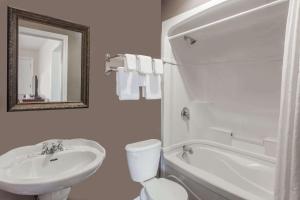 Super 8 by Wyndham Kirkland Lake