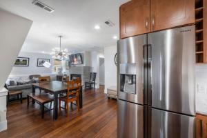 Ski-inSki-out, Stunning Top Floor Condo at Park City Base, Professionally Decorated Luxury 3BR