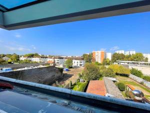 Maisons de vacances 4 Ch - 10 pers - Grande Maison - Parking - Jardin - BBQ : photos des chambres