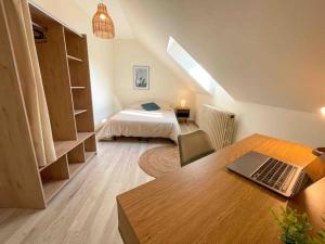 Maisons de vacances 4 Ch - 10 pers - Grande Maison - Parking - Jardin - BBQ : photos des chambres