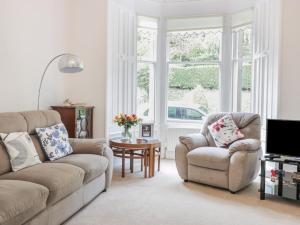 6 Coltbridge Gardens