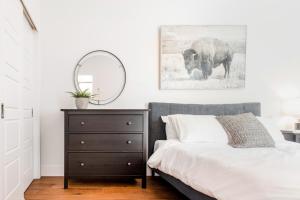 Hip, Stylish Apartment In Little Italy by Den Stays