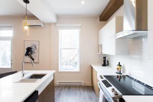 Huge 2 Bdr with Balcony in Mile End by Den Stays