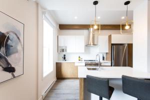 Huge 2 Bdr with Balcony in Mile End by Den Stays