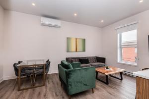 2 Bedroom Luxury in the Mile End by Den Stays