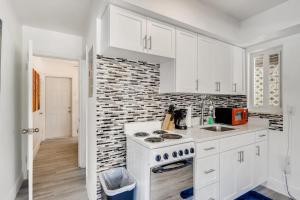 Tropical Getaway Stunning 2BR Gem