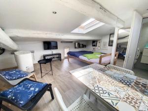 St Louis Studio mansardé atypique climatisé