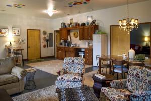 Peaceful Fayetteville Getaway - Pets Welcome!