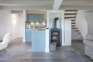 Idyllische kleine Reetdachkate mit Blick über die Felder - Kamin, Terrasse & Privatparkplatz