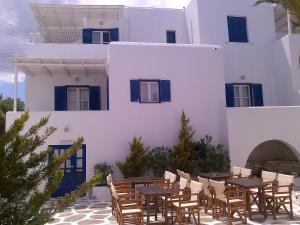 Nicos Studios & Apartments Paros Greece