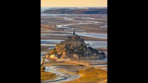 Between Mont Saint Michel and Saint-malo