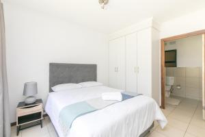 Spacious 1 Bed in a secure golf estate.WIFI