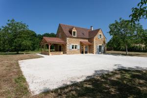 Luxury 3 Bed Home with Heated Swimming Pool Air Con and Boules Pitch