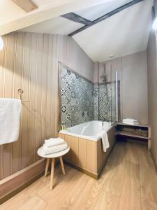 Hotels Le Chalet d'Etienne : Chambre Deluxe (2 Adultes + 1 Enfant)