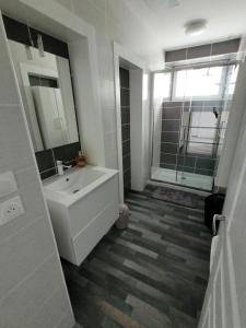 Appartements charmant appartement confort deco neuf , proche Epinal et Lac de Bouzey : photos des chambres