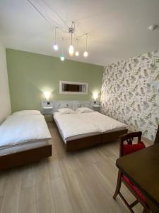 Economy Triple Room room in Hotel Antico