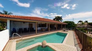 Tip Lot 4 Bed House Less Than Mile to Beach Access