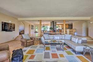 Luxe Auburn Hideaway with Tennis Court and Views!