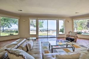 Luxe Auburn Hideaway with Tennis Court and Views!