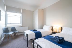 Twin Room with Shared Bathroom room in The Marine