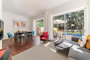 The Yellow House by LovelyStay