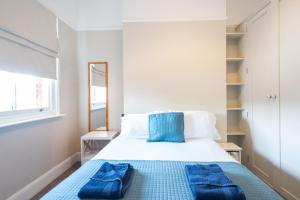Double Room with Shared Bathroom room in The Marine