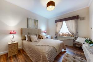  Luxury Two-Bedroom Apartment  room in Park Lane Apartments/Shaw House