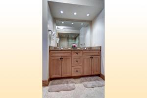 Two-Bedroom Apartment room in Bear Claw 202