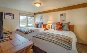 Two-Bedroom Apartment room in Bear Claw 203