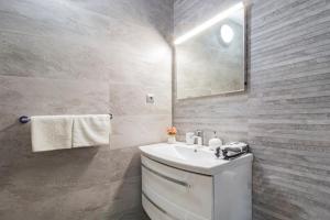 Toncica Sunny terrace with seaview and shaded BBQ area