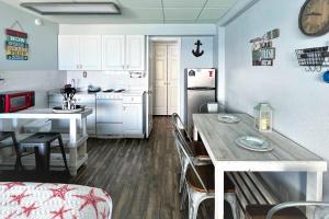 Breezy PCB Studio with Direct Beach Access!