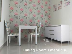 Full House Emerald Villa i6 2 BR Near JTP 3