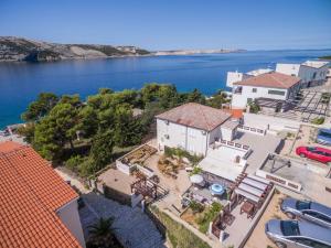 Rooms Zdravko - 3hvězdičkové hotely ve městě Stara Novalja