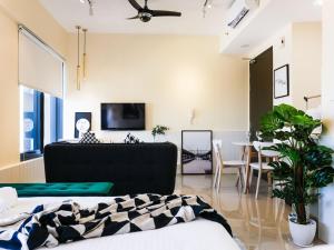 Tropicana 218 Macalister Studio with Seaview