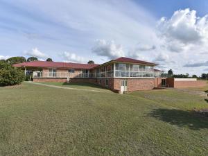 Noble Willow Studio Lovedale. A Cosy Unique Wine Country Refuge