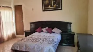 Room in Guest room - Padrinos Hostal La Paz Full House - El Sargento