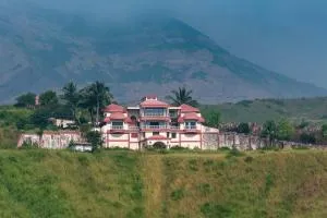 Villa Dazzle by StayVista - Unwind in a Mountain-City View Villa with a Terrace Pool - Chinchavli