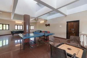 Villa Dazzle by StayVista - Unwind in a Mountain-City View Villa with a Terrace Pool